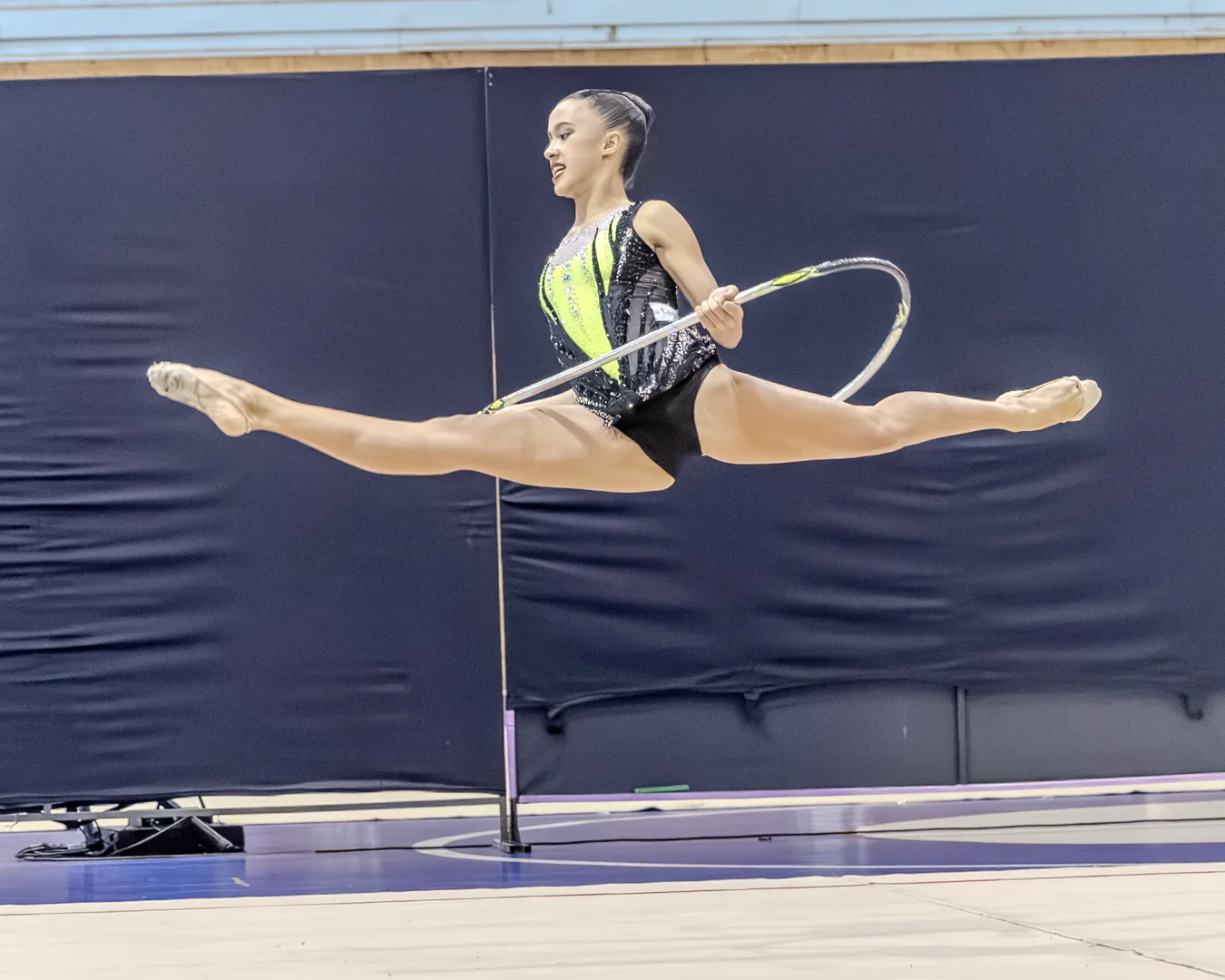 Salto em afastamento com o arco